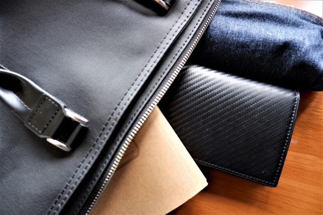 ビジネスバッグに入った荷物