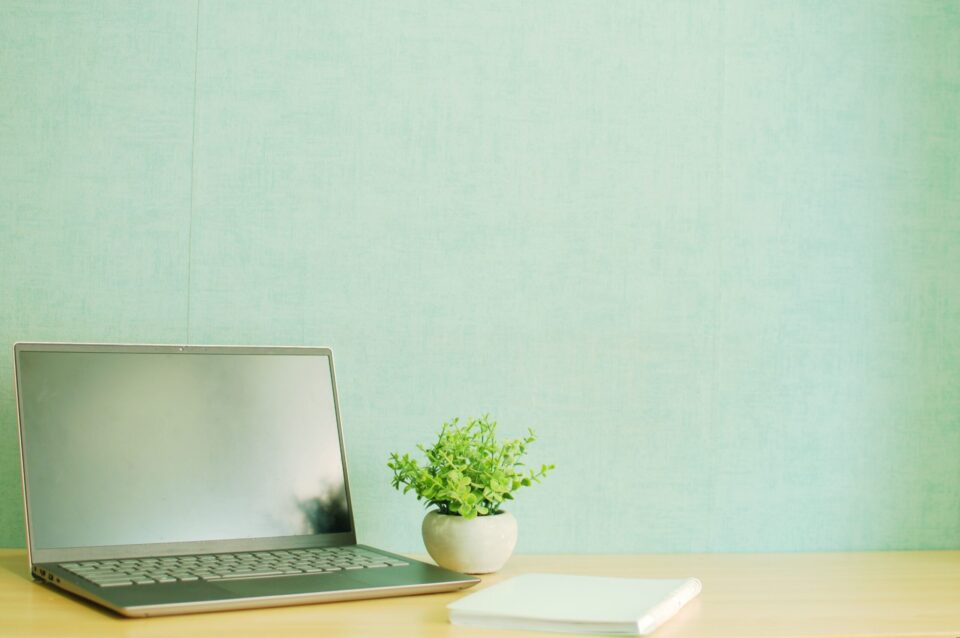 集中するには環境づくりが肝心な在宅ワークのデスク